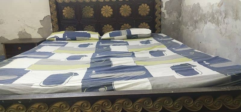 wooden full size bed for 2 person 2