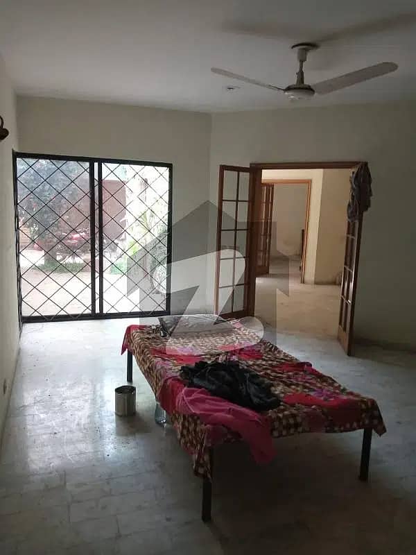 MM Alam Road Link Commercial 1 Kanal Old House Gulberg suitablr for parlour or spa 3