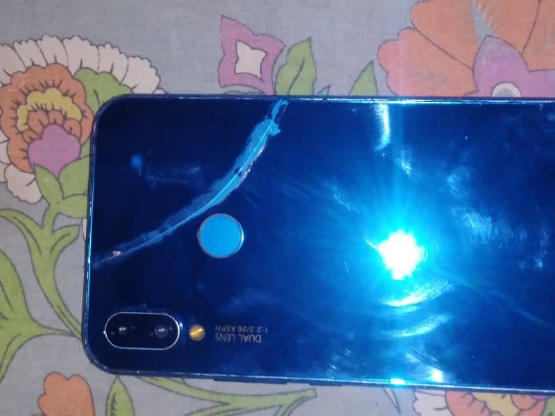 Huawei Nova I3 4 GB Ram 128 GB storage 8