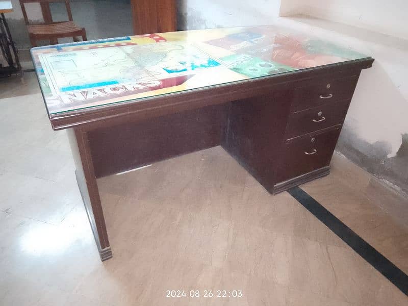 Office table chair for sale in Multan 1