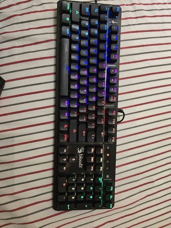 Mechanical RGB gaming keyboard B975 and gaming mouse 0