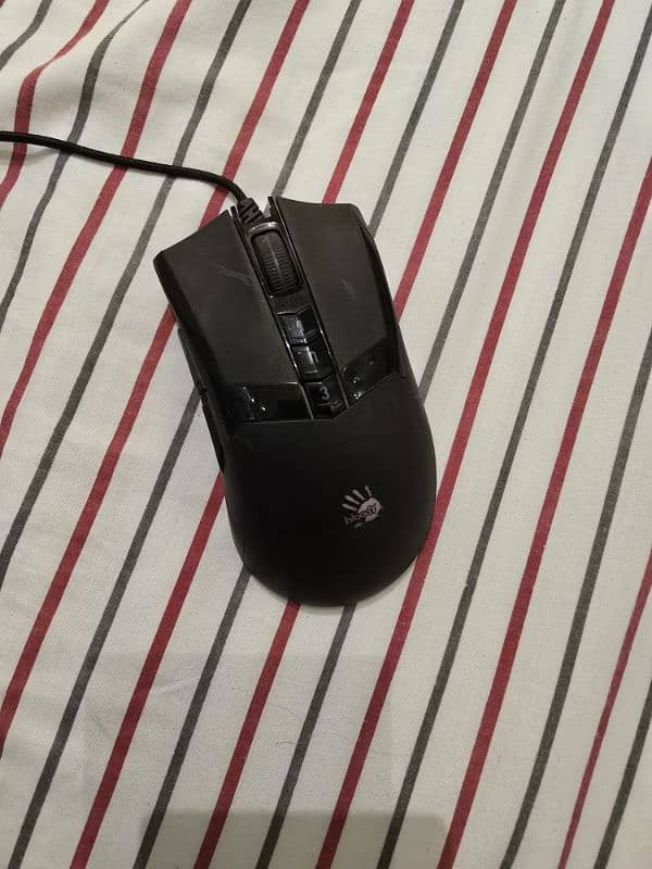 Mechanical RGB gaming keyboard B975 and gaming mouse 4