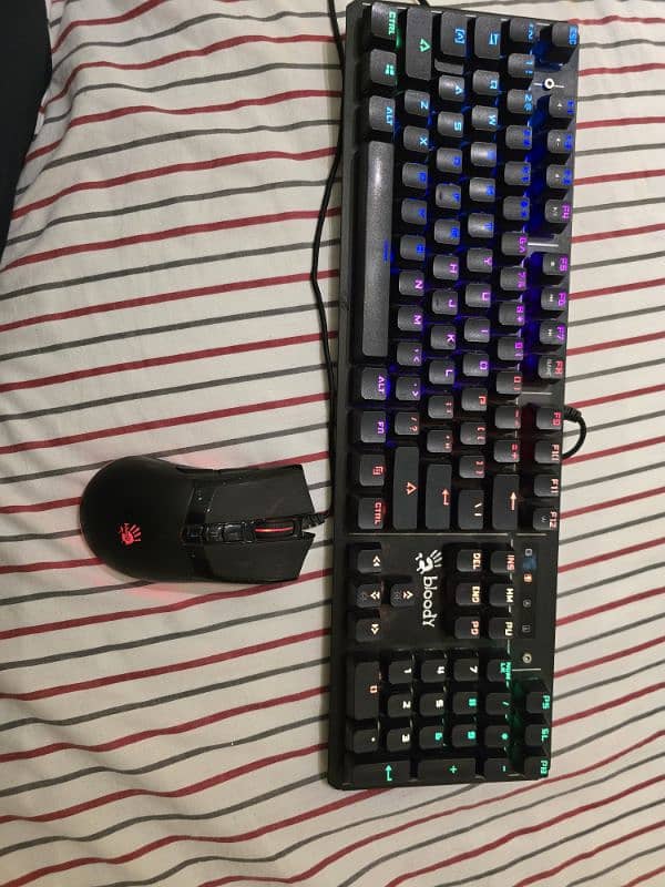 Mechanical RGB gaming keyboard B975 and gaming mouse 5