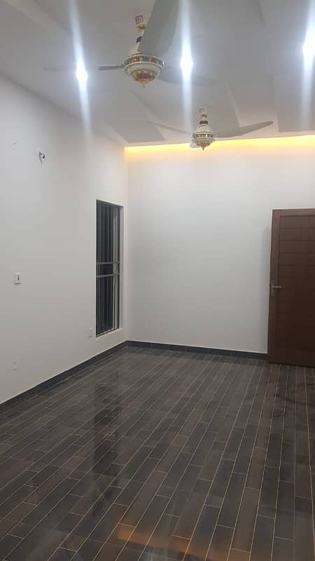 Gulberg3 Kanal 1 House Available For Silent Office at Prime Location facing park 6