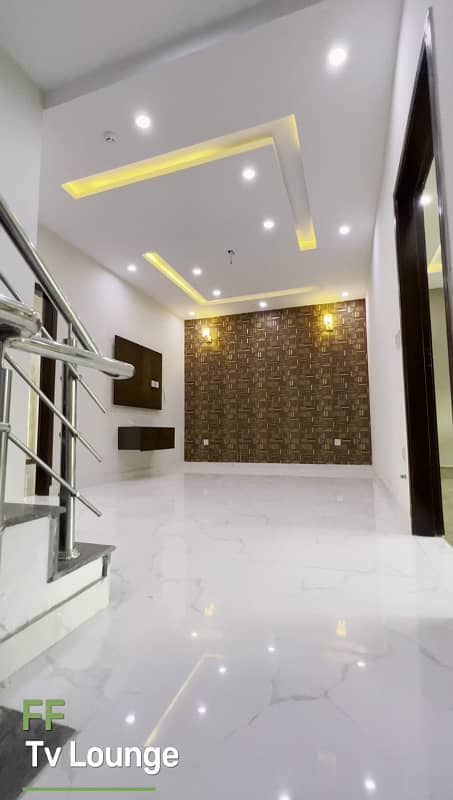 Gulberg3 Kanal 1 House Available For Silent Office at Prime Location facing park 9