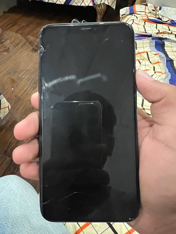 iPhone 11 Pro Max pta approved 64 gb screen crack hy thori touch ok hy 1