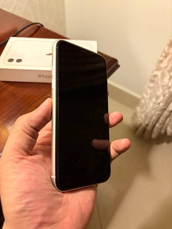 iPhone 11 (White) 2