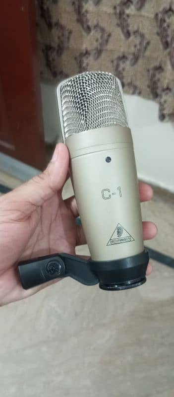 Behringer C1 0