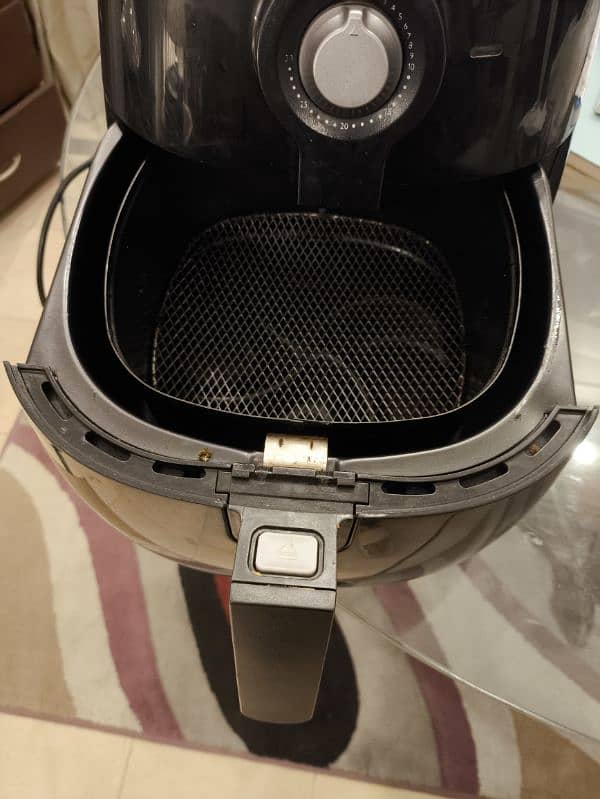 Philips Air Fryer HD9220/20 Black 2