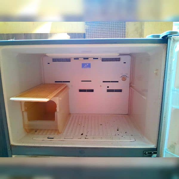 REFRIGERATOR 2