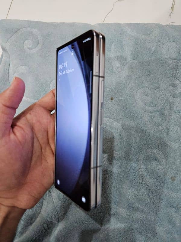 Samsung Galaxy Z Fold 5 18