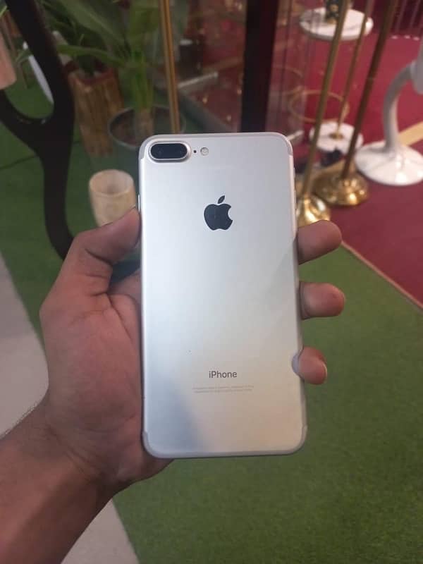 Apple iPhone 7 plus 0