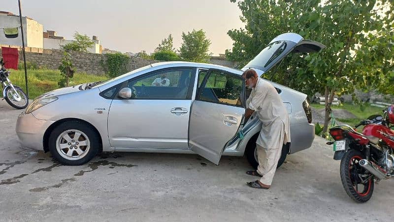 Toyota Prius 2011 3