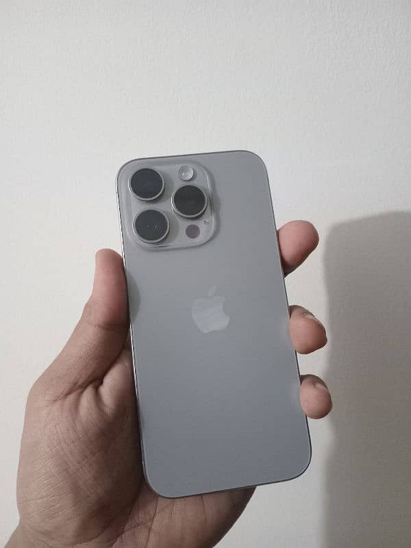 Iphone 15 pro natural titanium 2