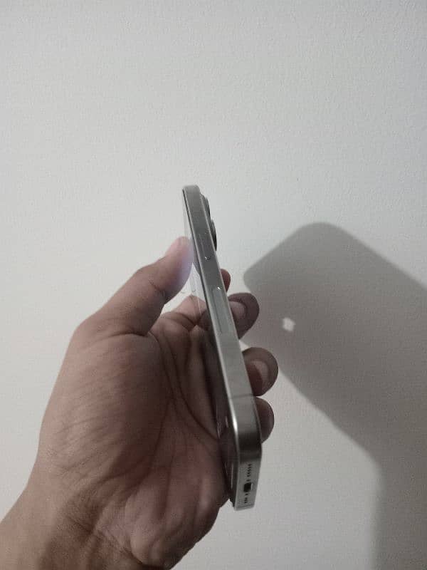 Iphone 15 pro natural titanium 3