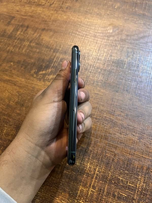 iphone 11 pro 64 gb factory unlock  total original phone 4