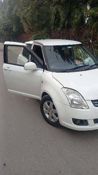 Suzuki Swift Dlx 2012/2013. 3