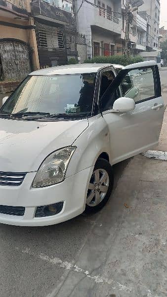 Suzuki Swift Dlx 2012/2013. 4