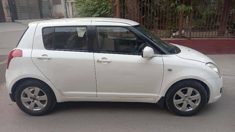 Suzuki Swift Dlx 2012/2013. 5