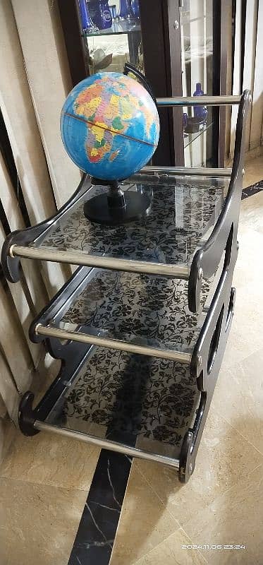 beautiful lightweight tea trolly 1