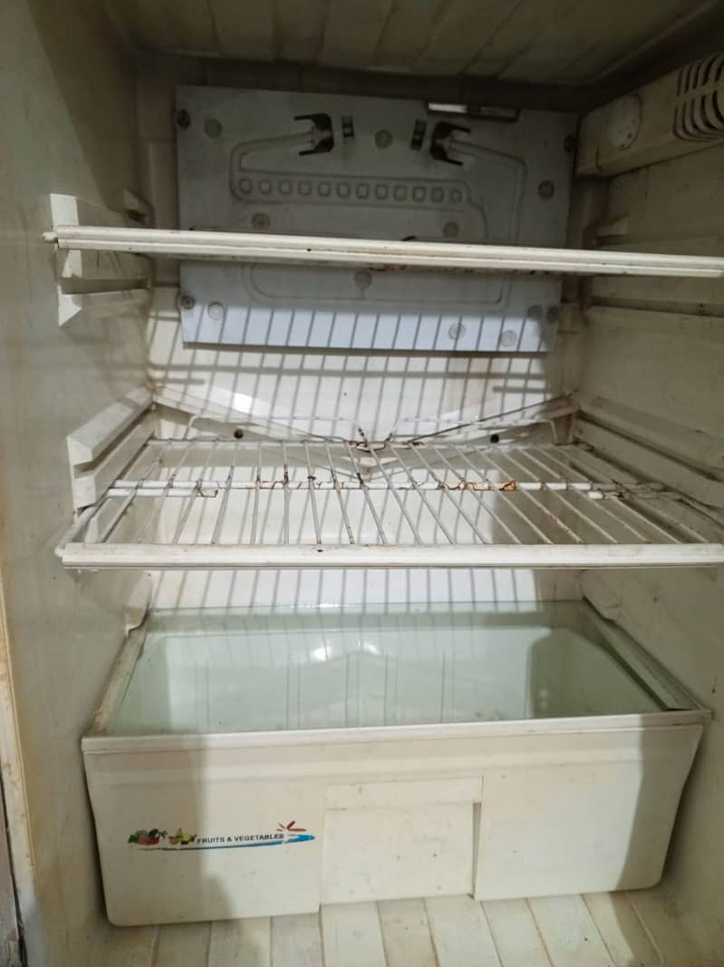 Medium Freezer No any fault no issues 4