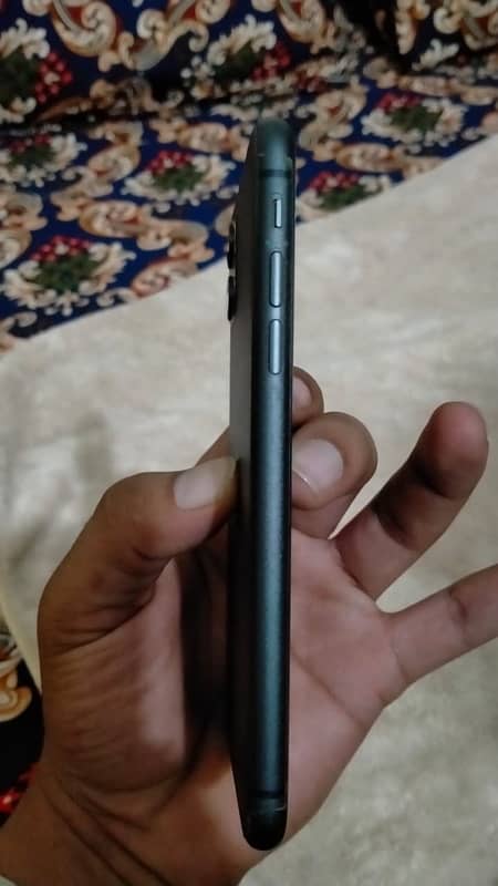 iPhone 11 128gb non p t a condition 10/12 4