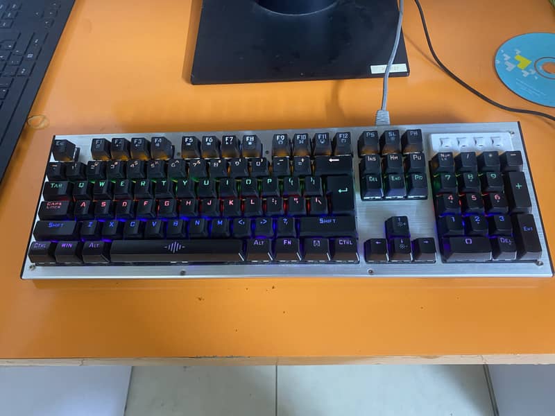 full Mechanical gaming Keyboard diffrent lights smooth and high 0