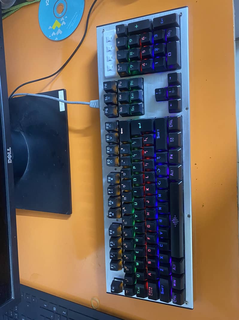 full Mechanical gaming Keyboard diffrent lights smooth and high 2