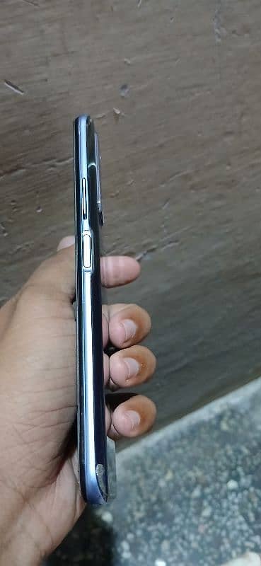 vivo y51s use condition 10/10 With box 8/128 Damand 35k 2