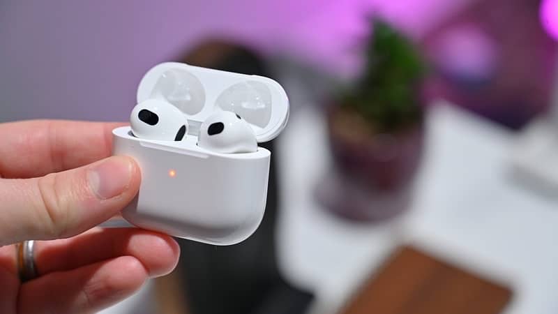 Apple Airpods 3 (3rd Gen) 1