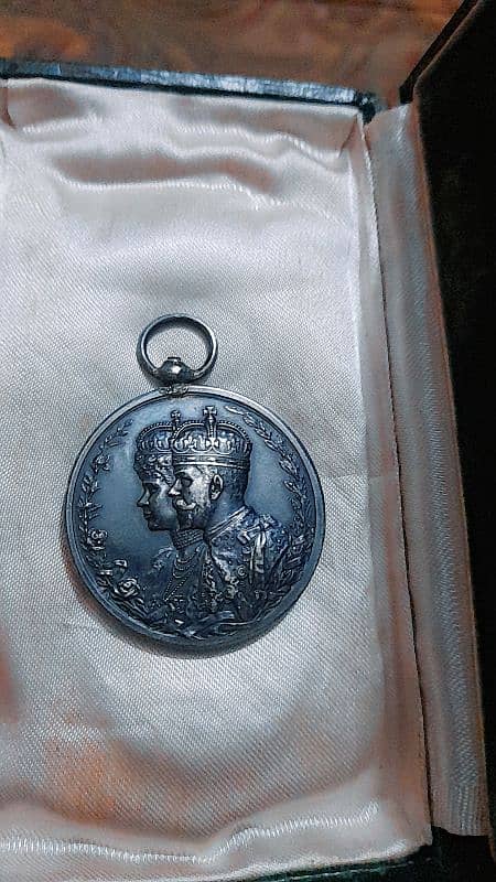 Delhi Durbar Silver Antique Locket Medal 1911 George V. 1