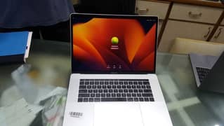 MacBook Pro 2017 i7 16 GB 512 SSD Touch ID Touch Bar version