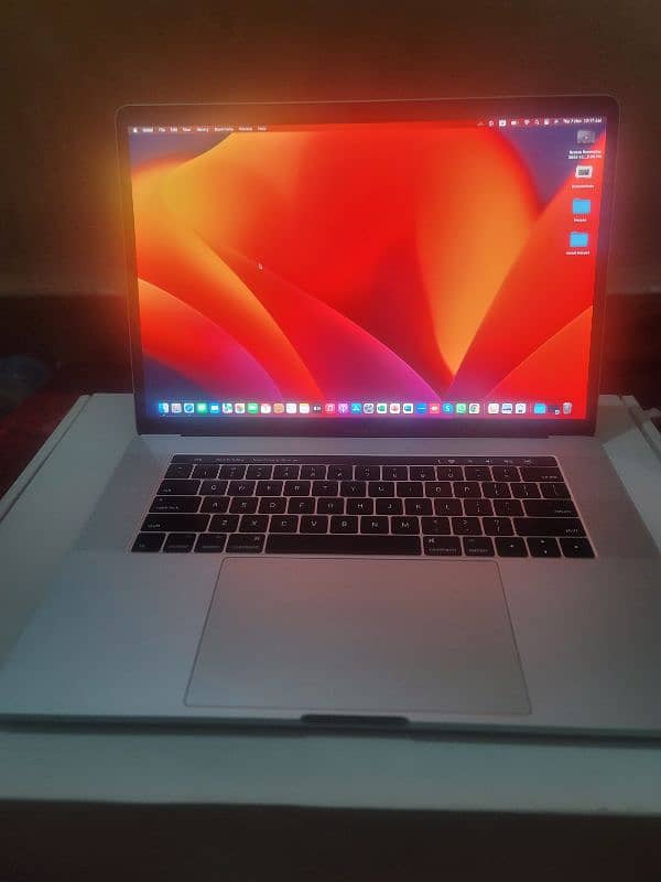 MacBook Pro 2017 i7 16 GB 512 SSD Touch ID Touch Bar version 10