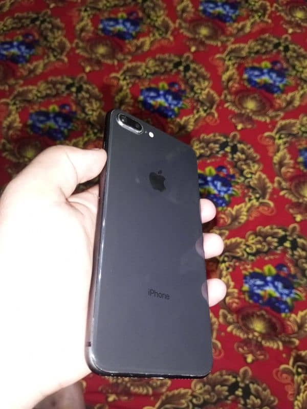 iphone 8 plus 4\64 for sale 1