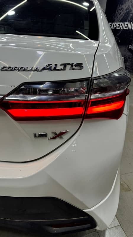 Toyota Corolla Altis Grande 2022 (03303796813) 3