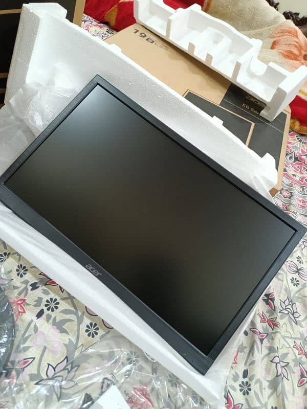 Acer 19 inches LCD MONITOR 0