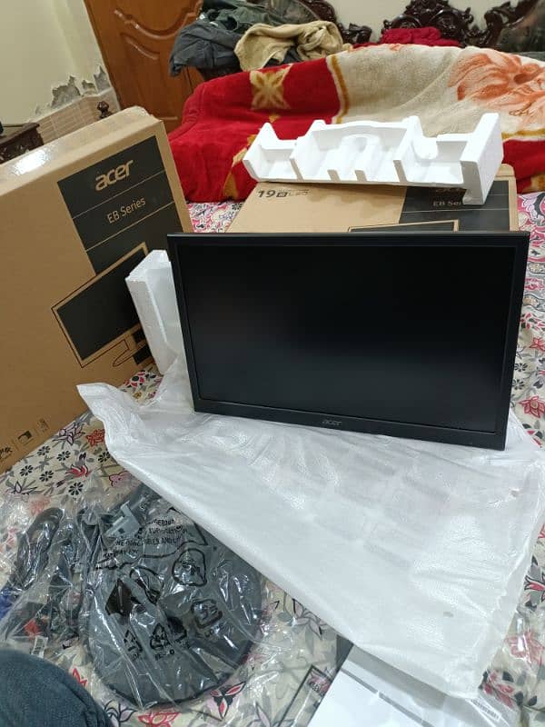 Acer 19 inches LCD MONITOR 2