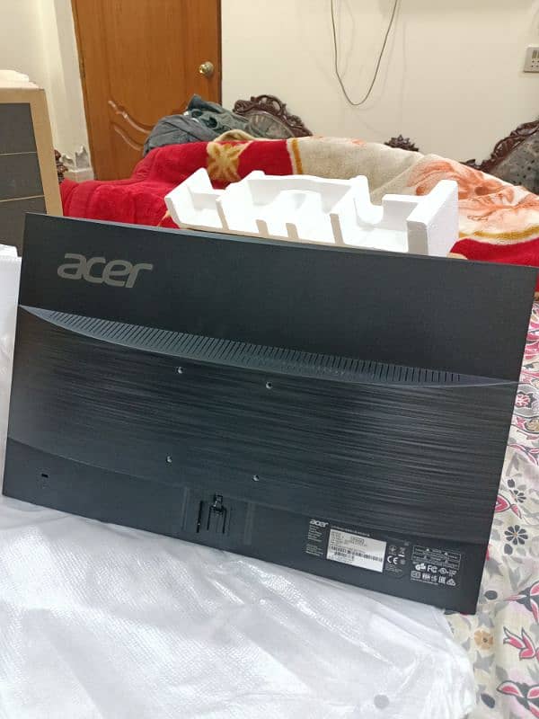 Acer 19 inches LCD MONITOR 3