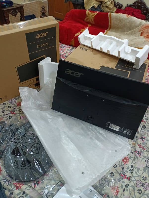 Acer 19 inches LCD MONITOR 4