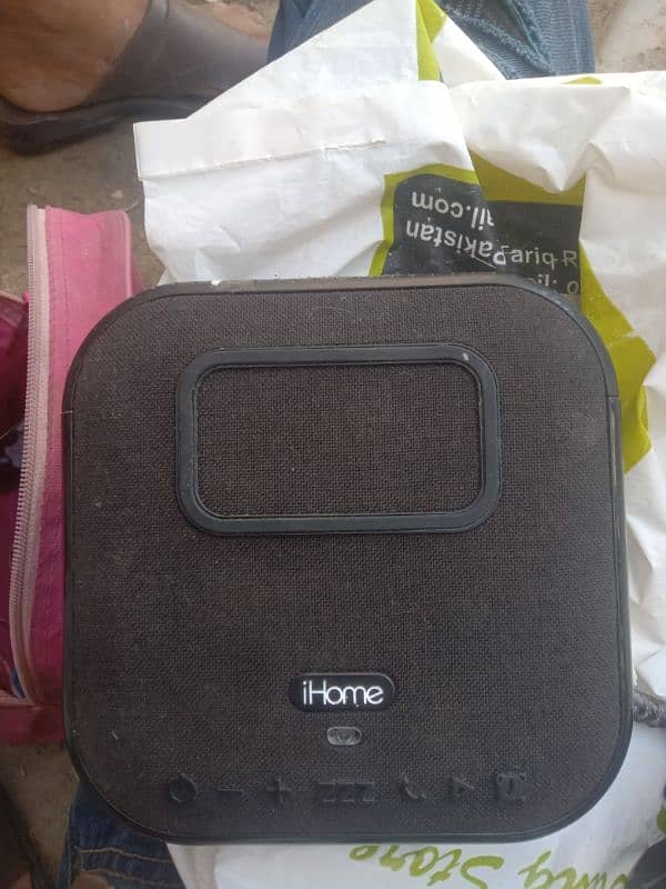 ihome wireless charger Bluetooth speaker 1