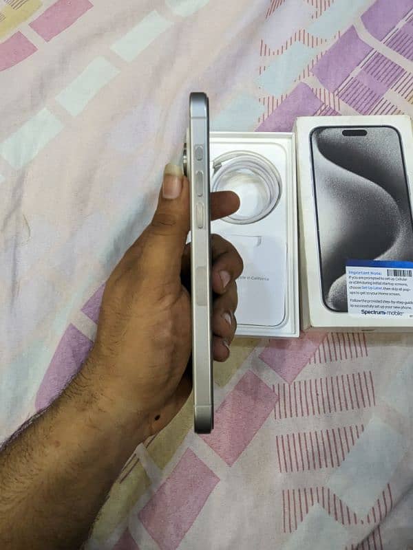 Iphone 15 pro max White titanium 2