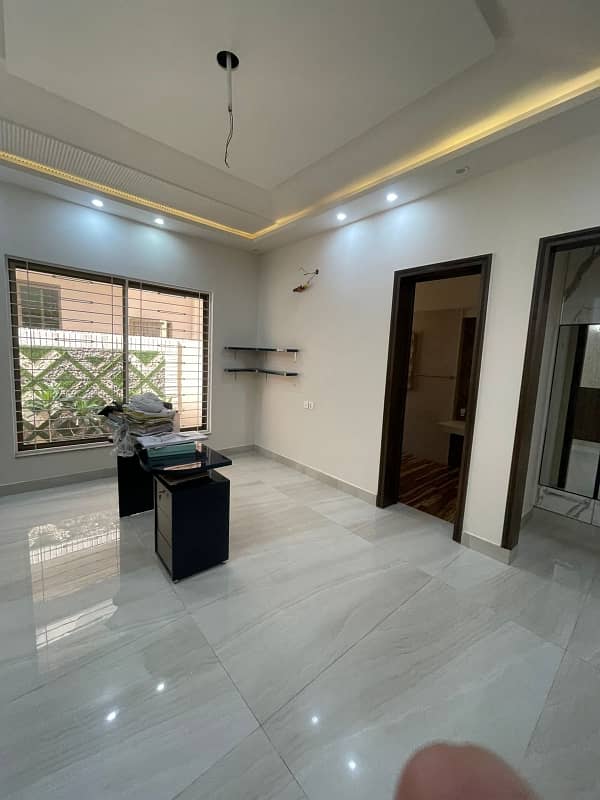 Upper Portion For Rent In Rs. 75000 11