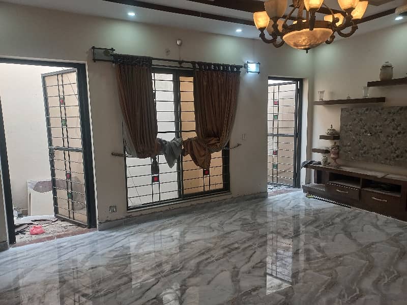 Centrally Located Upper Portion In Wapda Town Phase 1 - Block E1 Is Available For rent 4