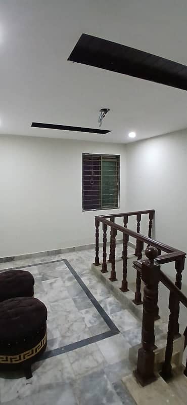 5 marla upper portion for rent near emporium 2