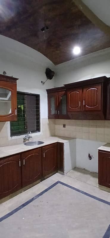 5 marla upper portion for rent near emporium 5