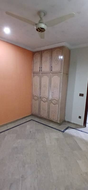 5 marla upper portion for rent near emporium 6