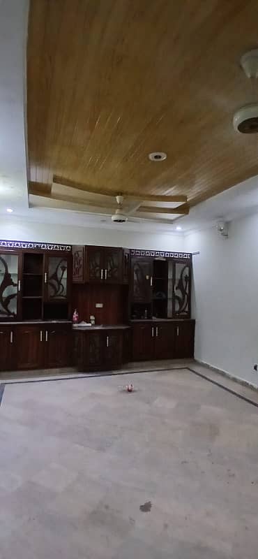 5 marla upper portion for rent near emporium 7