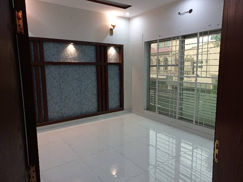 10 Marla House available for sale in Wapda Town Phase 1 - Block K2, Lahore 0