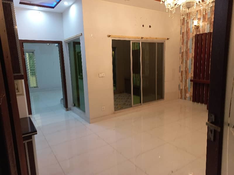 10 Marla House available for sale in Wapda Town Phase 1 - Block K2, Lahore 4