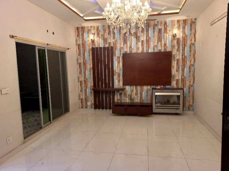 10 Marla House available for sale in Wapda Town Phase 1 - Block K2, Lahore 6